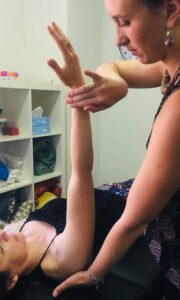 Test musculaire du foie selon le touch for health