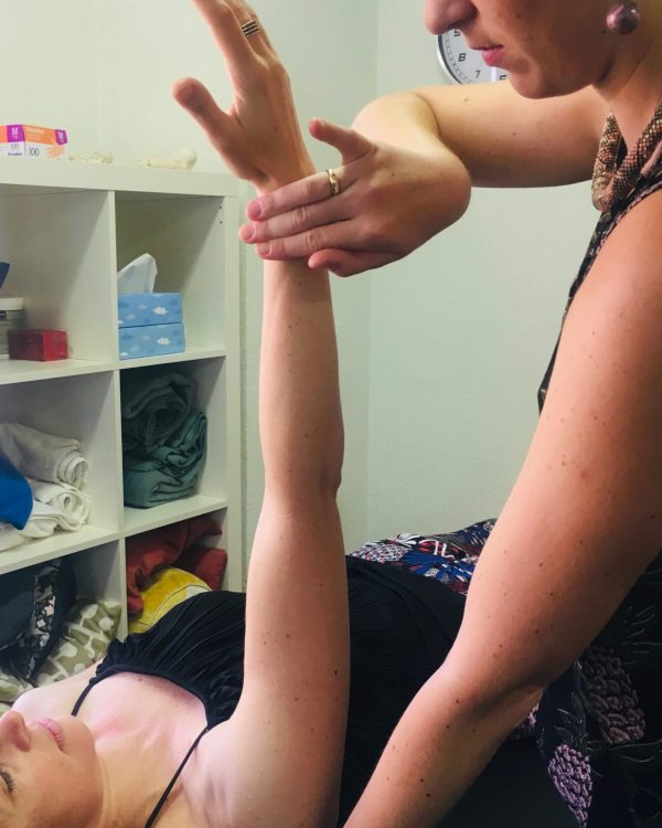Test musculaire du foie selon le touch for health